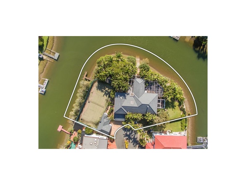 2 Witt Avenue, Carrara QLD 4211