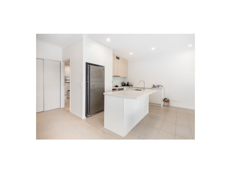 2 3028 The Boulevard, Carrara QLD 4211