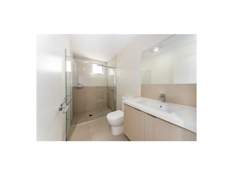 2 3028 The Boulevard, Carrara QLD 4211