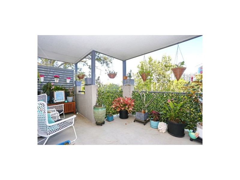67/7 Landsborough tce, Toowong QLD 4066