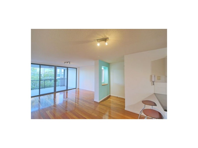 67/7 Landsborough tce, Toowong QLD 4066