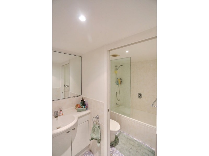 67/7 Landsborough tce, Toowong QLD 4066