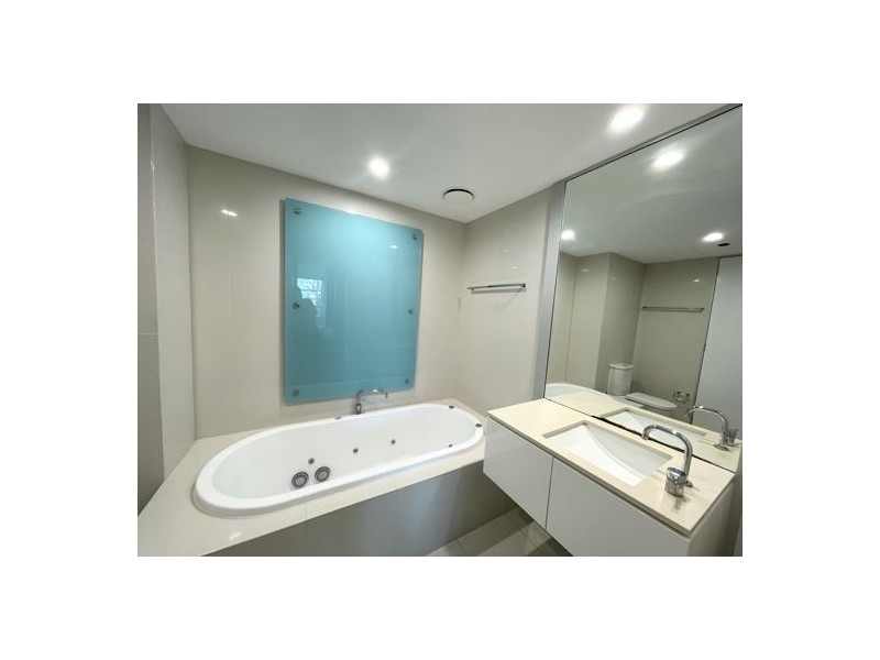 U507 9 Hamilton Avenue, Surfers Paradise QLD 4217