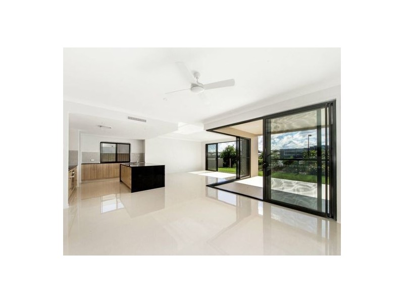 1 Elizabeth Crescent, Varsity Lakes QLD 4227