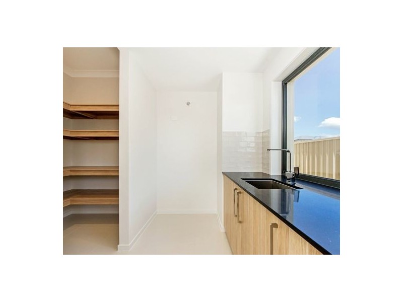 1 Elizabeth Crescent, Varsity Lakes QLD 4227