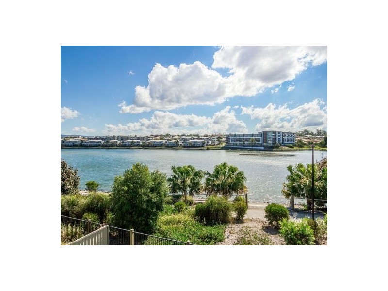 1 Elizabeth Crescent, Varsity Lakes QLD 4227