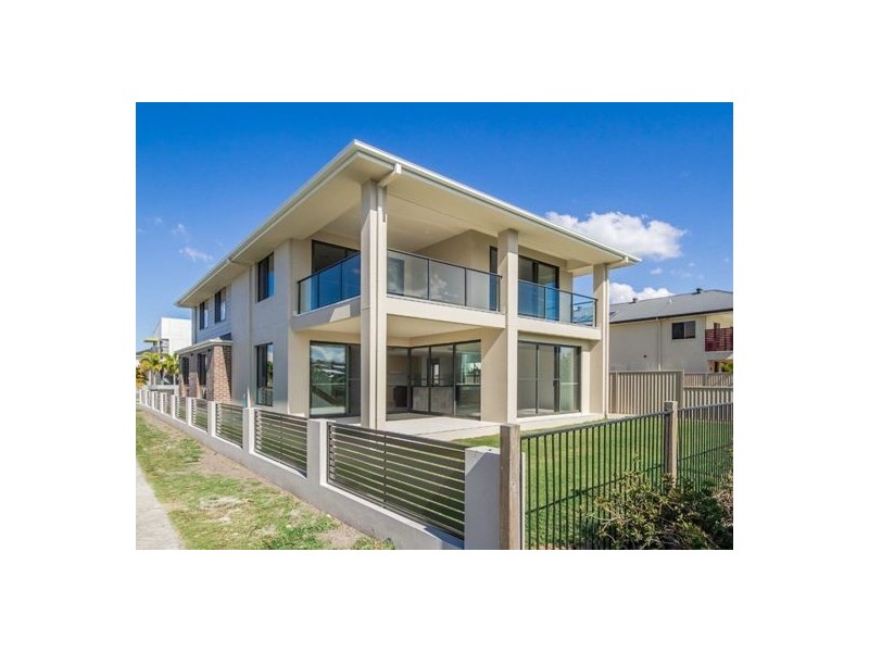 1 Elizabeth Crescent, Varsity Lakes QLD 4227