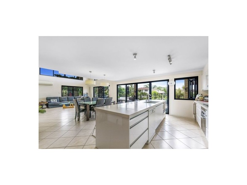 13 Ensenada Court, Broadbeach Waters QLD 4218