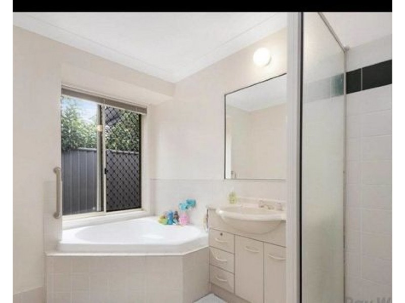 10 SAVANNA PLACE, Eight Mile Plains QLD 4113
