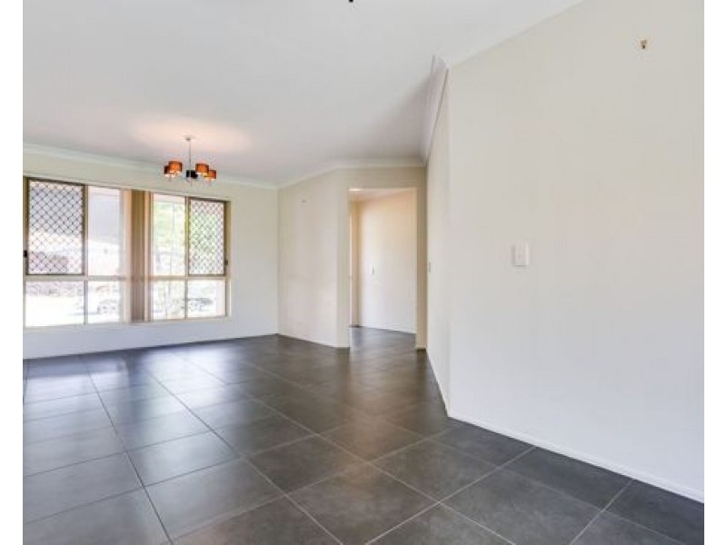 8 Nolan Place, Calamvale QLD 4116