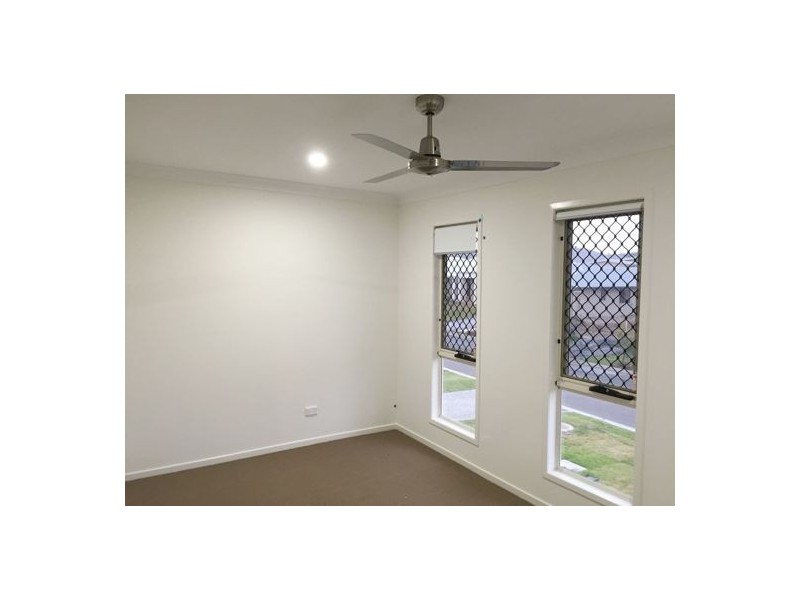 25 Milbrook Cres, Pimpama QLD 4209