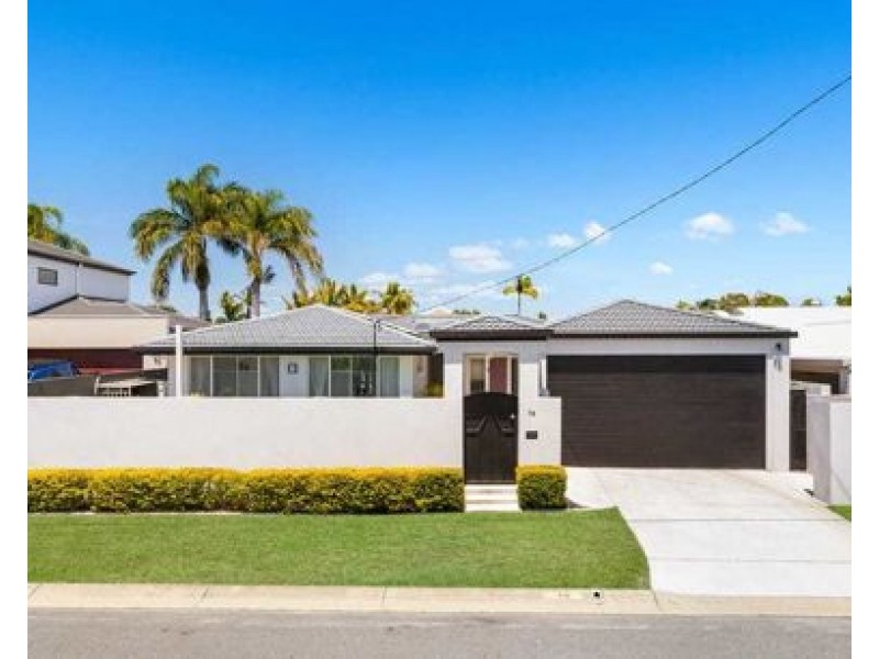10 Monterey Court, Broadbeach Waters QLD 4218