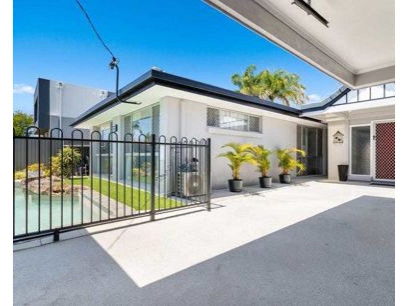 10 Monterey Court, Broadbeach Waters QLD 4218