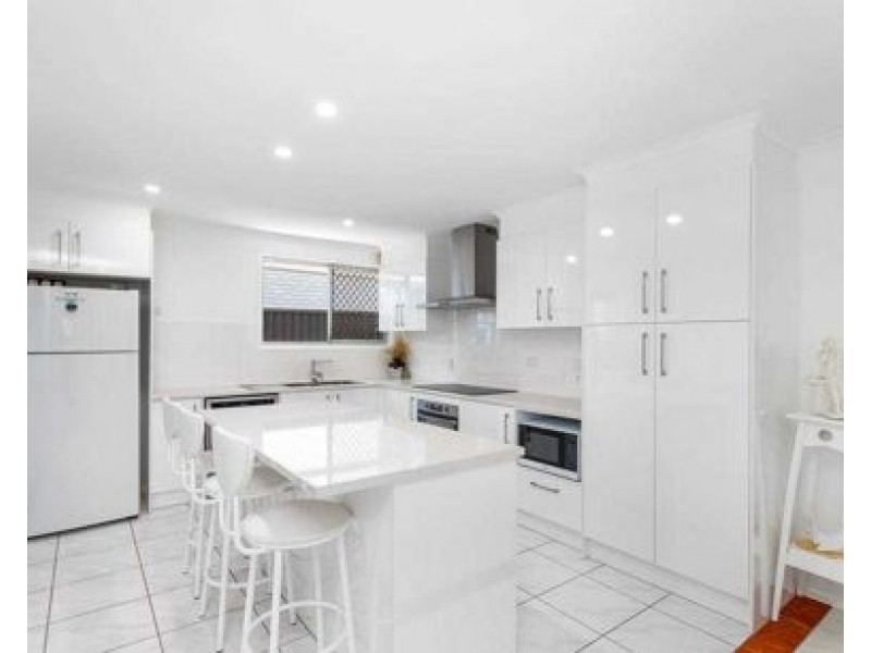 10 Monterey Court, Broadbeach Waters QLD 4218