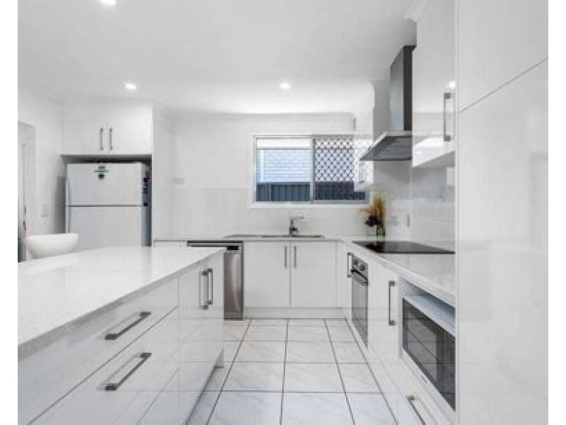 10 Monterey Court, Broadbeach Waters QLD 4218