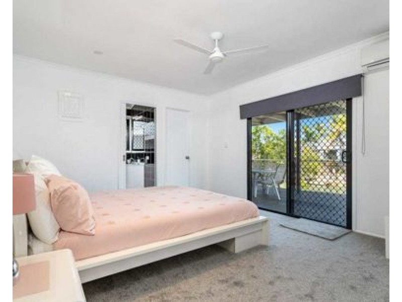 10 Monterey Court, Broadbeach Waters QLD 4218