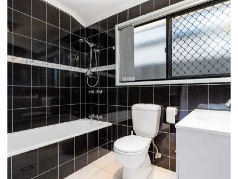 10 Monterey Court, Broadbeach Waters QLD 4218
