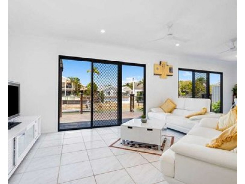 10 Monterey Court, Broadbeach Waters QLD 4218