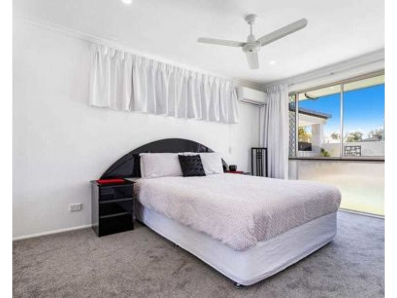 10 Monterey Court, Broadbeach Waters QLD 4218
