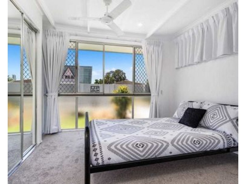 10 Monterey Court, Broadbeach Waters QLD 4218