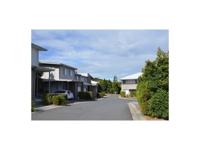 9/2 Sangster Crescent, Pacific Pines QLD 4211