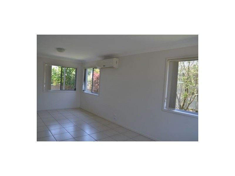 9/2 Sangster Crescent, Pacific Pines QLD 4211