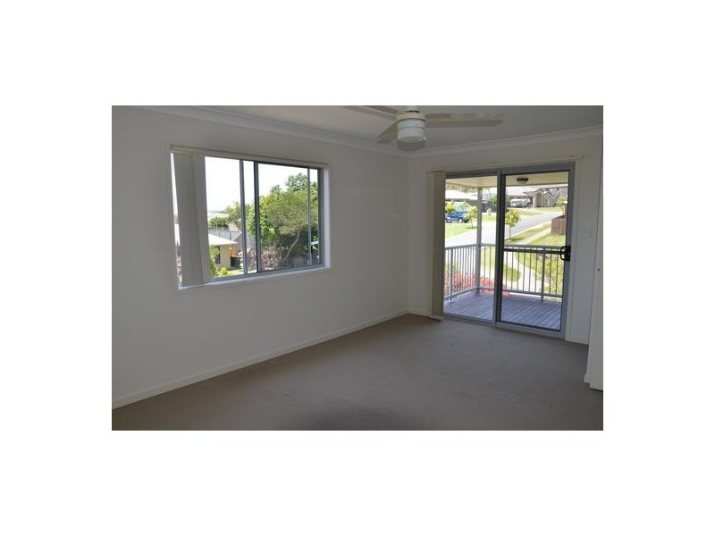 9/2 Sangster Crescent, Pacific Pines QLD 4211