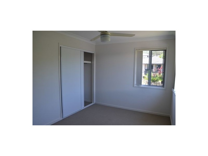 9/2 Sangster Crescent, Pacific Pines QLD 4211