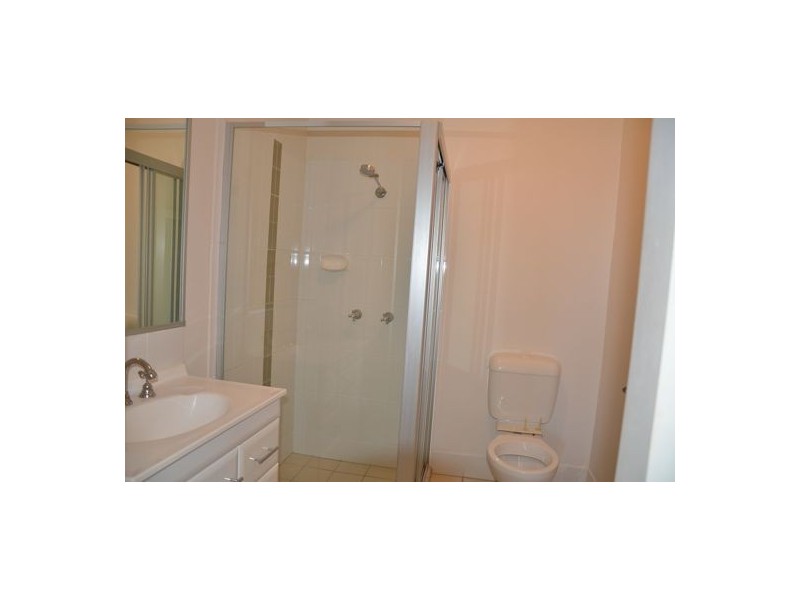 9/2 Sangster Crescent, Pacific Pines QLD 4211