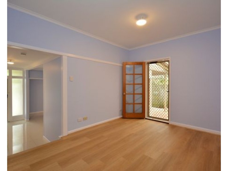 22 Dell Rd, St Lucia QLD 4067