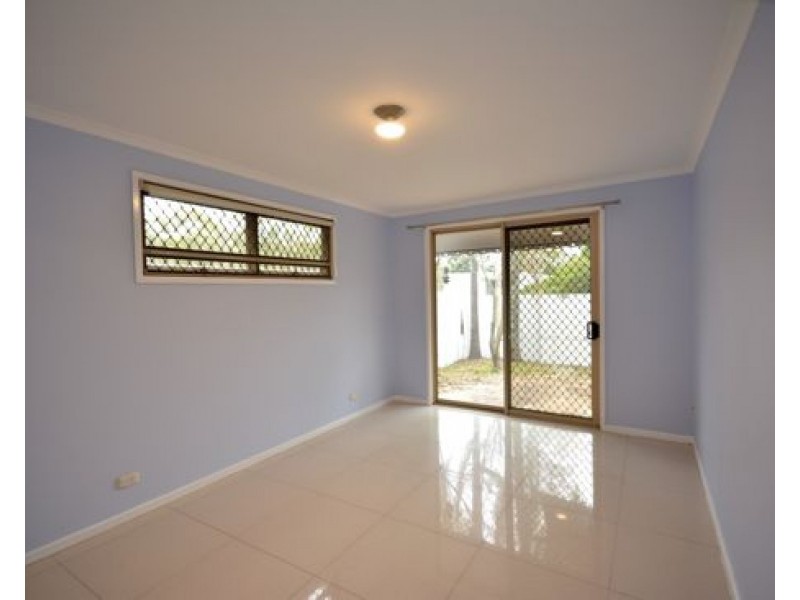 22 Dell Rd, St Lucia QLD 4067