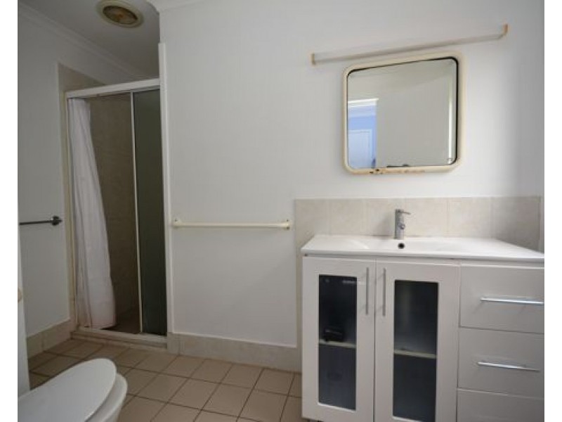 22 Dell Rd, St Lucia QLD 4067