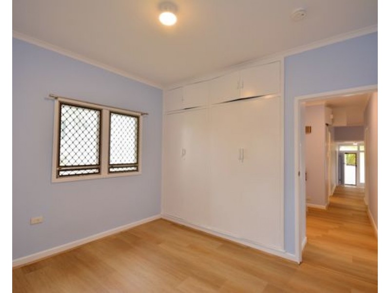 22 Dell Rd, St Lucia QLD 4067