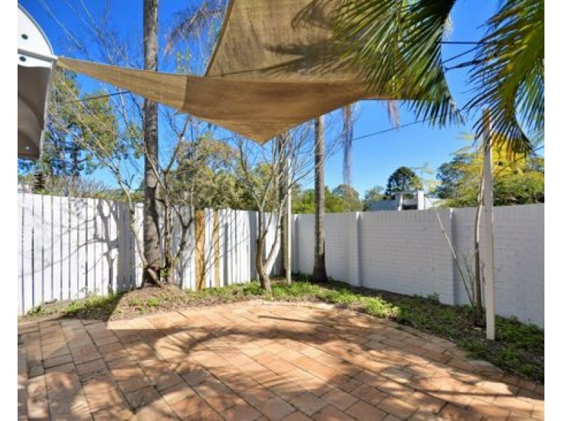 22 Dell Rd, St Lucia QLD 4067