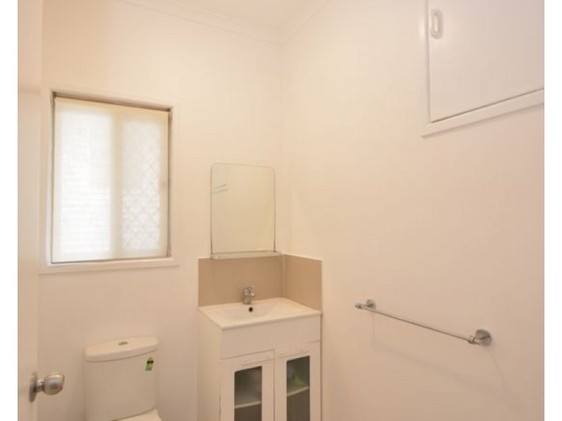 22 Dell Rd, St Lucia QLD 4067