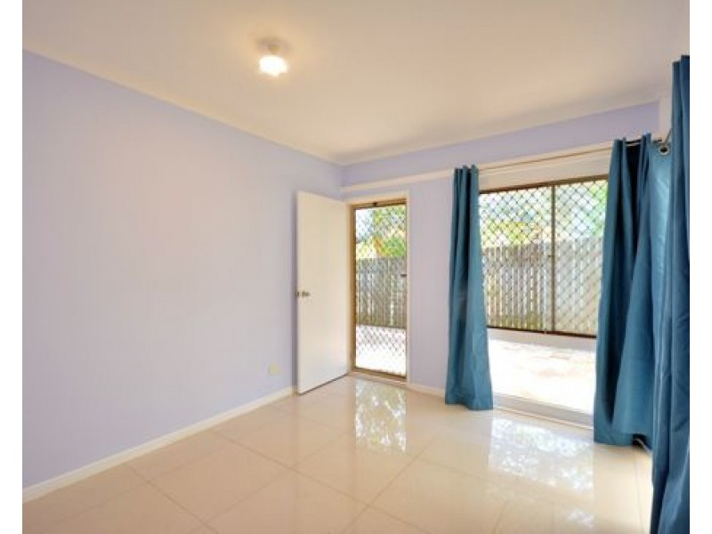 22 Dell Rd, St Lucia QLD 4067