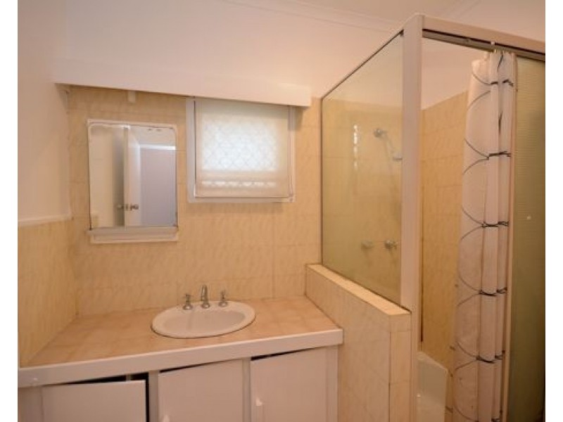 22 Dell Rd, St Lucia QLD 4067