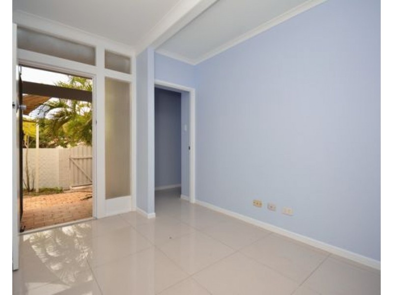 22 Dell Rd, St Lucia QLD 4067