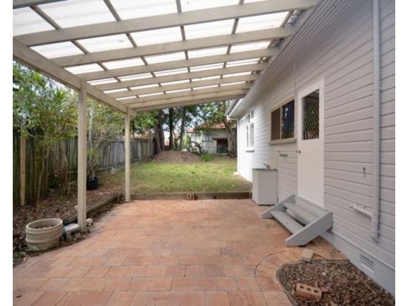 22 Dell Rd, St Lucia QLD 4067
