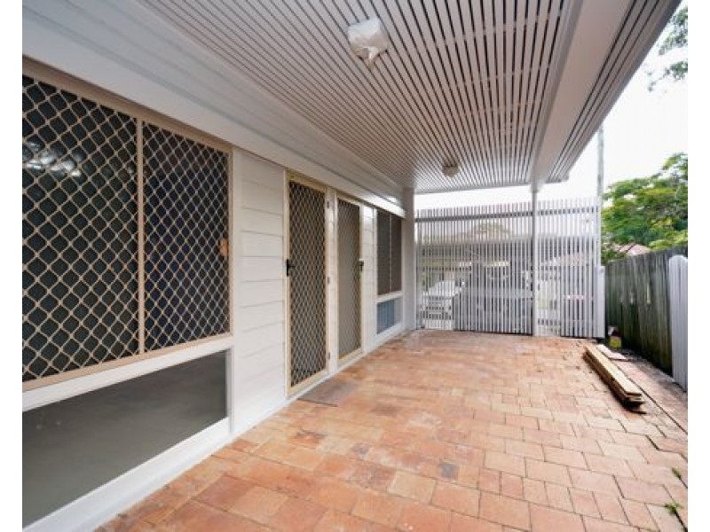 22 Dell Rd, St Lucia QLD 4067