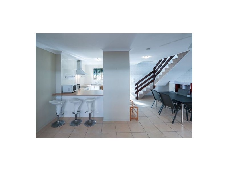 1 24 Durham Street, St Lucia QLD 4067