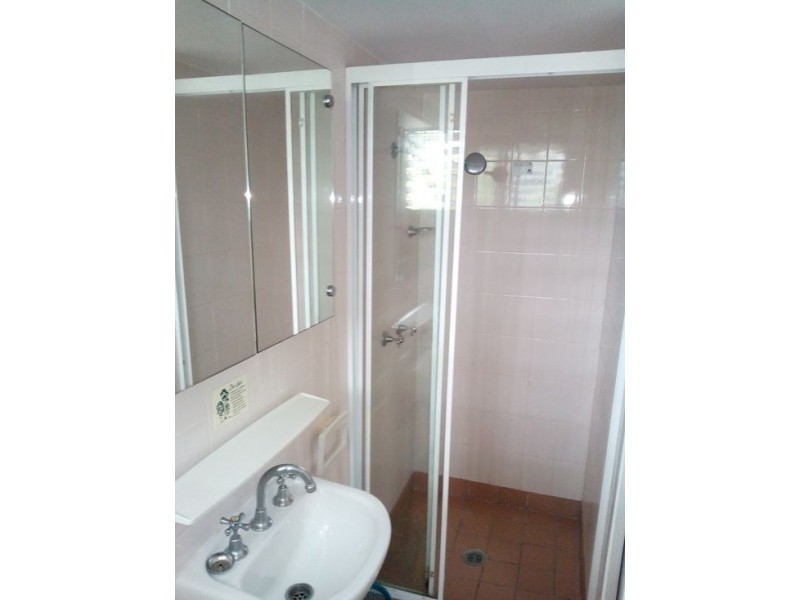 2 waverley road, Taringa QLD 4068