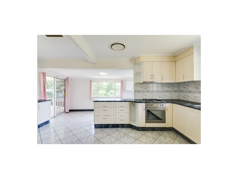 9 Arura Street, Mansfield QLD 4122