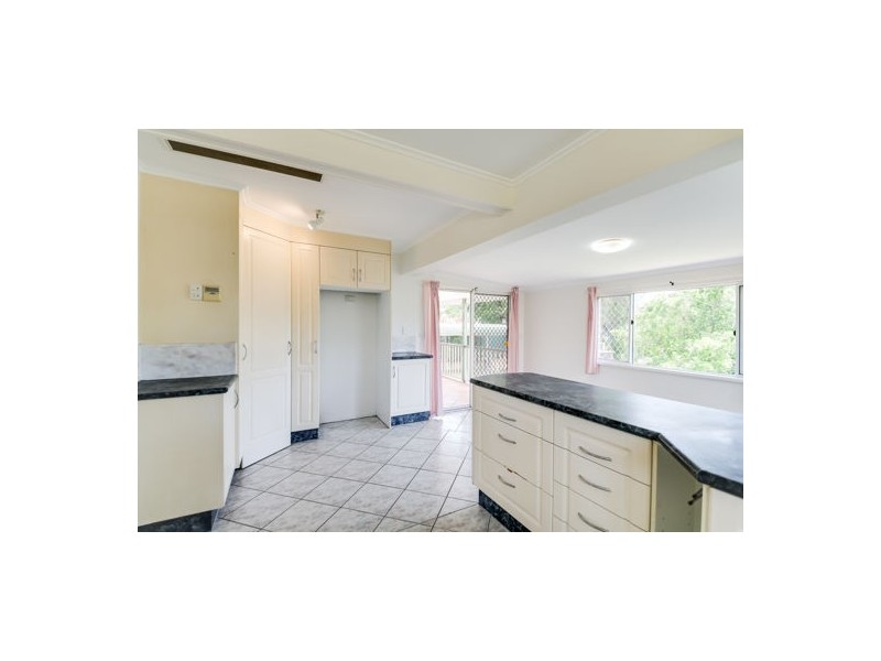 9 Arura Street, Mansfield QLD 4122