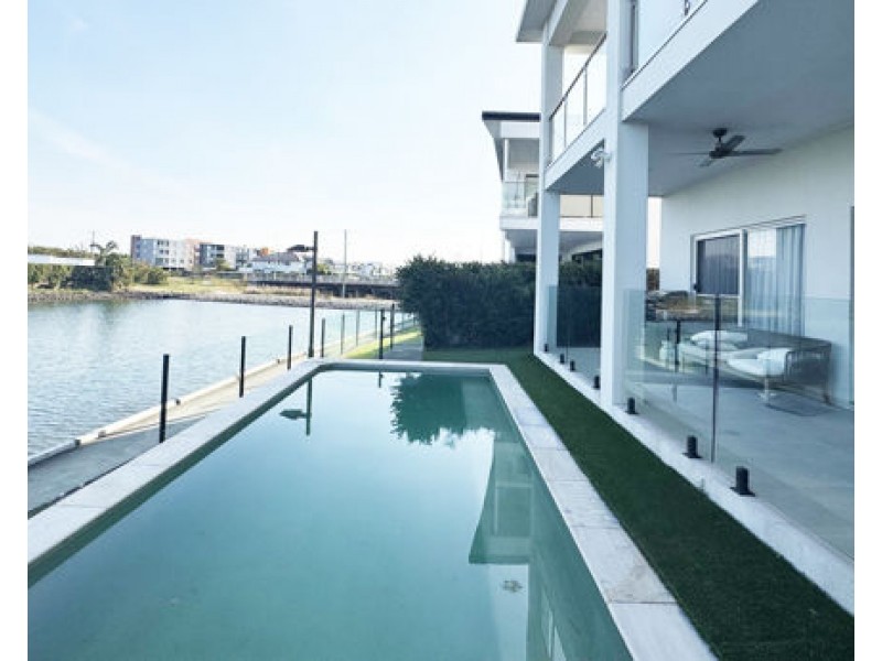 4 Santa Monica Boulevard, Hope Island QLD 4212