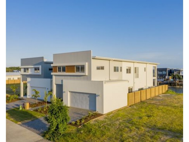 4 Santa Monica Boulevard, Hope Island QLD 4212