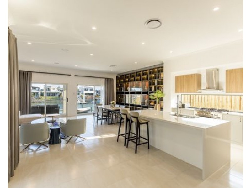 4 Santa Monica Boulevard, Hope Island QLD 4212