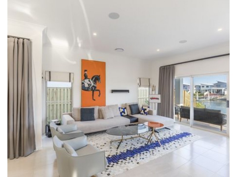 4 Santa Monica Boulevard, Hope Island QLD 4212