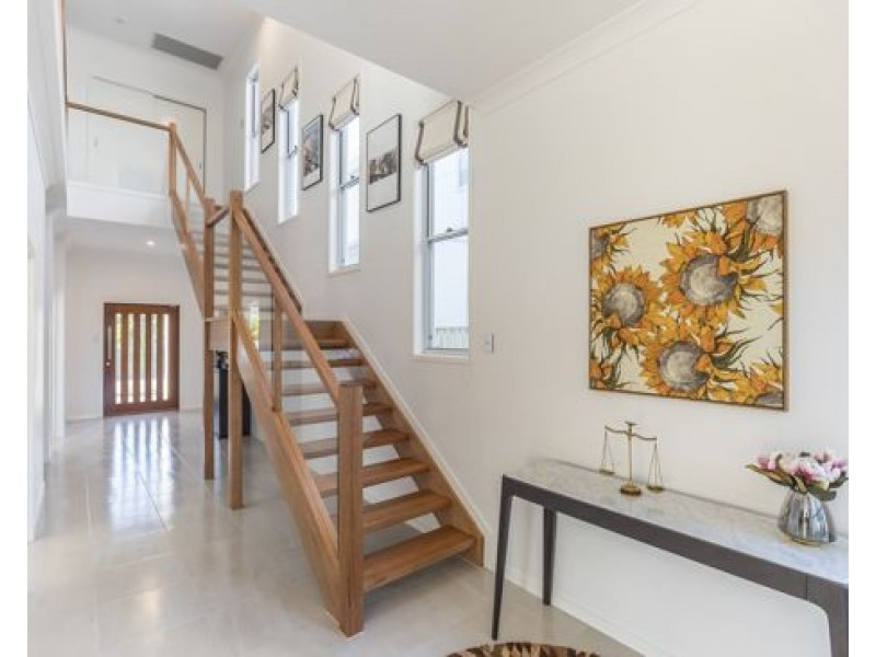 4 Santa Monica Boulevard, Hope Island QLD 4212