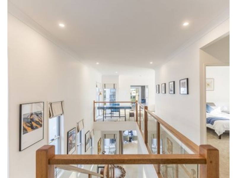 4 Santa Monica Boulevard, Hope Island QLD 4212